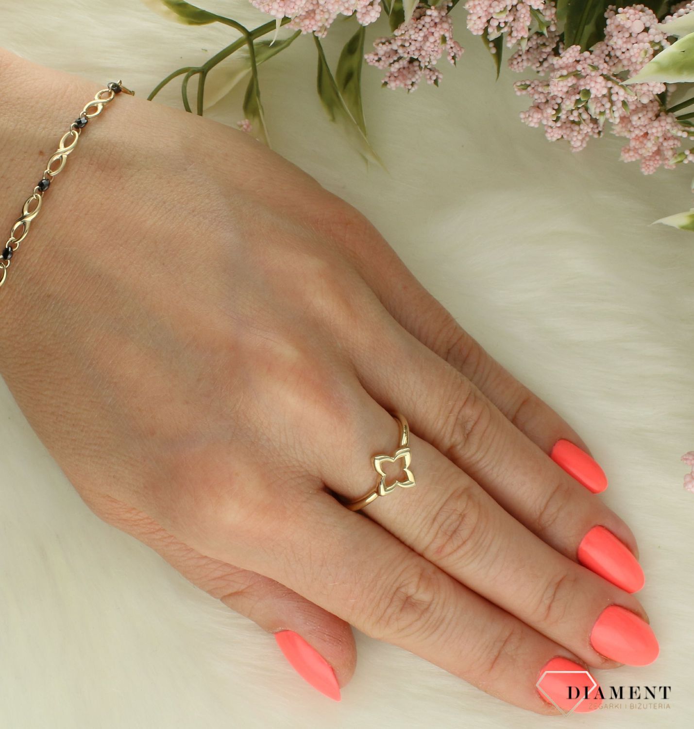 Złoty pierścionek damski 375 kontur koniczyny PI 7072 375. Złoty pierścionek damski. Pierścionek złoty damski o modnym wzorze. Złoty damski pierścionek próby 375. Pierścionek złoty dla kobiety na prezent (3).jpg